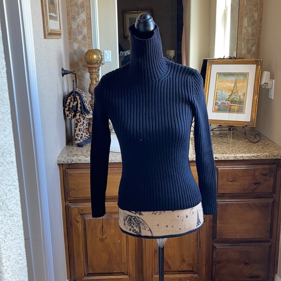 Prada turtleneck - Picture 5 of 6